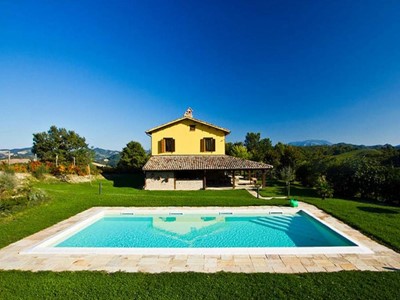 Authentic villa in Le Marche with pool