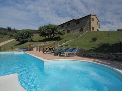 Large villa for groups in Le Marche countryside