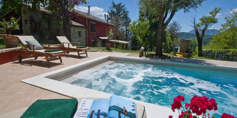Apartment sleeping 5 people near Acqualagna in Le Marche with shared pool
