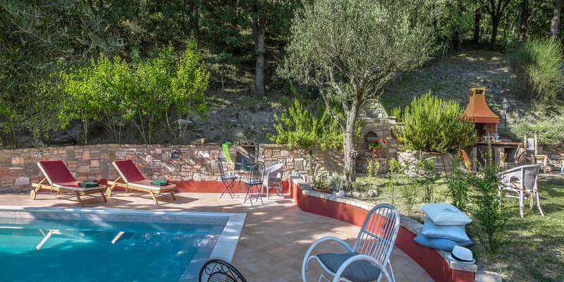 Apartment sleeping 5 people near Acqualagna in Le Marche with shared pool
