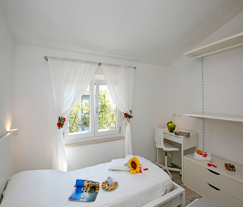 Villa with great views of Lake Garda sleeping 5 people in 2 bedrooms suitable for small families