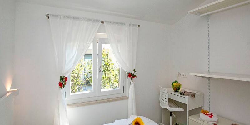 Villa with great views of Lake Garda sleeping 5 people in 2 bedrooms suitable for small families