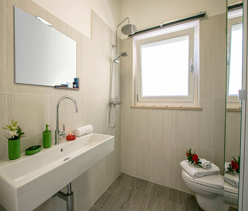 Villa with great views of Lake Garda sleeping 5 people in 2 bedrooms suitable for small families