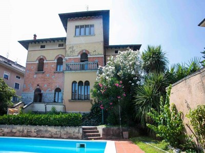 Luxury villa in Lake Garda with private pool sleeping 8 people