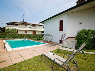 Villa with private pool near Sirmione in Lake Garda sleeping 8 people