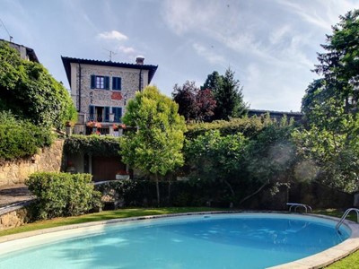 Tuscany country house in the Chianti region with private pool & walking distance to local village