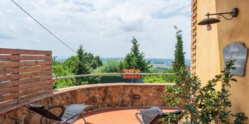 Villa for 8 people near Vinci with private pool in Tuscany