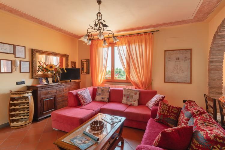Villa for 8 people near Vinci with private pool in Tuscany