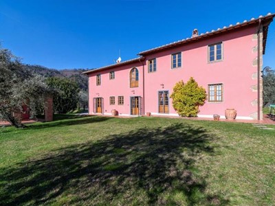 Large villa suitable for disabled people in north Tuscany