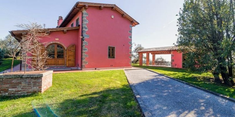Large villa suitable for disabled people in north Tuscany