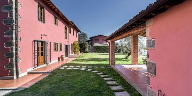 Large villa suitable for disabled people in north Tuscany