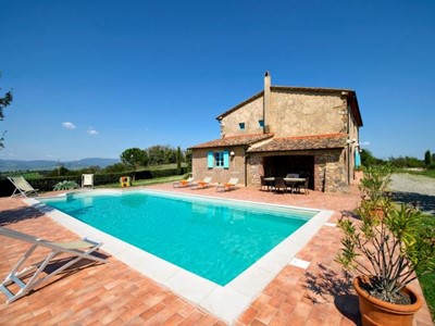 Typical stone built farmhouse in Tuscany suitable for disabled people