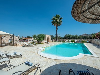 Trulli in Puglia for large groups of upto 16 people