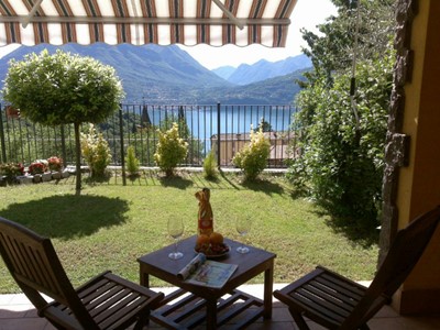 Town house with shared pool on eastern shores of Lake Como