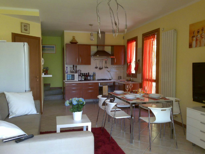 Town house with shared pool on eastern shores of Lake Como