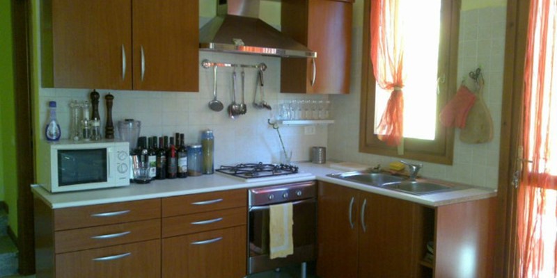 Town house with shared pool on eastern shores of Lake Como