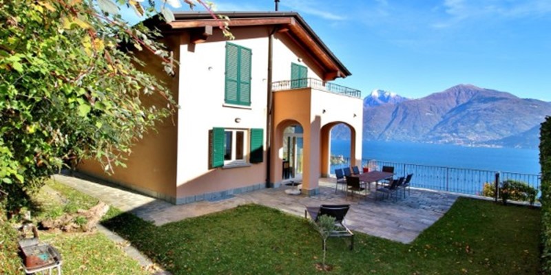 Villa with panoramic Lake Como views for 8 people near Mennagio