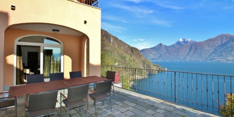 Villa with panoramic Lake Como views for 8 people near Mennagio