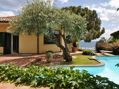 Villa with private pool and sea view near Catania in eastern Sicily